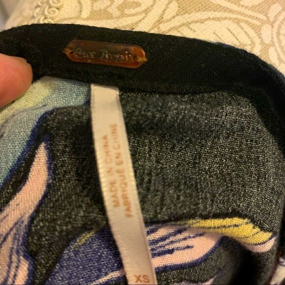 Free People Black Tropical Floral Tunic Top - Picture 6 of 8